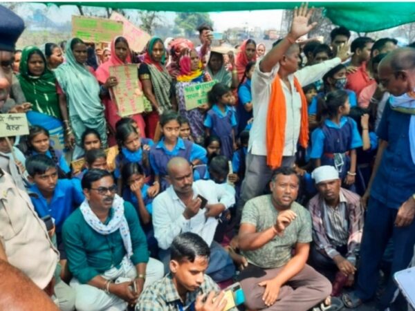 कोल डस्ट से परेशान ग्रामीणों ने आगामी चुनाव में गम्भीर परिणाम भुगतने की चेतावनी दी, कोल वासरी बंद करने की मांग कर रहे है तो फिर विस्तार कैसा