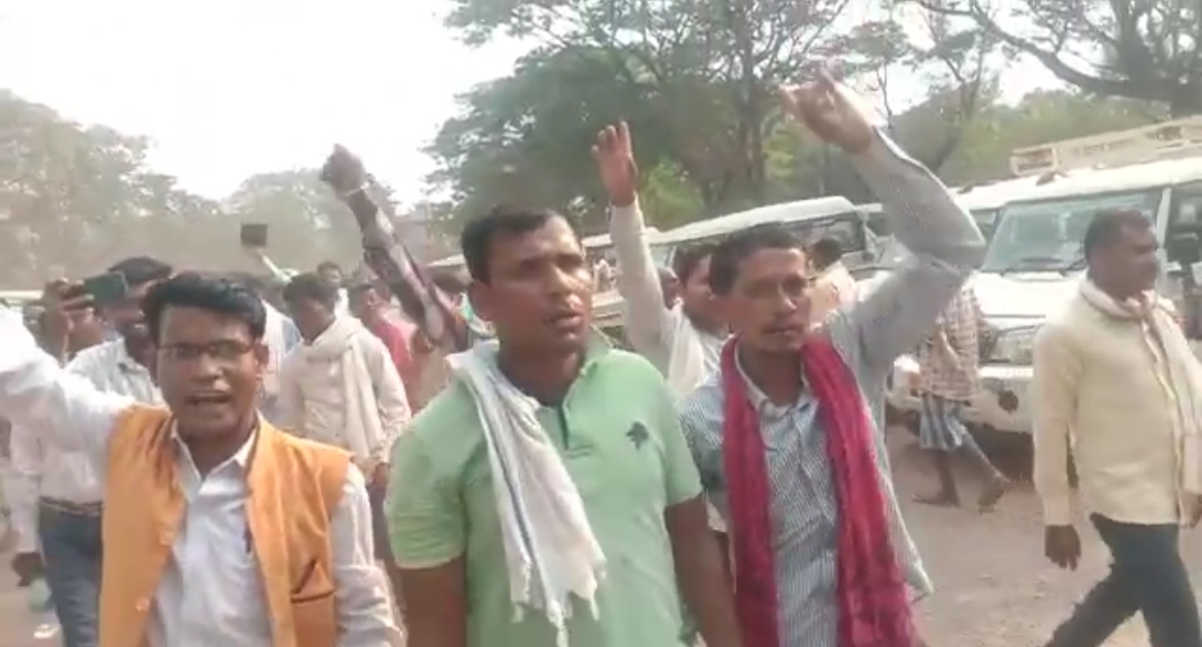 ऐसा क्या हुआ मुख्यमंत्री भूपेश बघेल के भाषण के बीच लगे मुर्दाबाद के नारे ,भाषण के बीच ही बहिष्कार और खाली हो गया पूरा सभास्थल