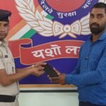 आरपीएफ बिलासपुर ने दो लोगो के गुम हुए मोबाईल और ट्रेन में छुटे बैग को बरामद कर असल मालिक को सौपा