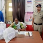रेलवे प्लेटफार्म में आरपीएफ जवानों को मिला एक लाख का लावारिस गांजा बैग सहित जीआरपी शहडोल को किया सुपुर्द