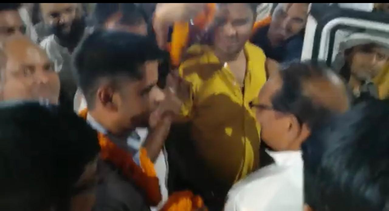 विभाष के नेतृत्व में युवा नेताओं ने प्रभारी मंत्री का किया भव्य स्वागत, निकाली बाईक रैली, सर्किट हाउस में हुई चर्चा