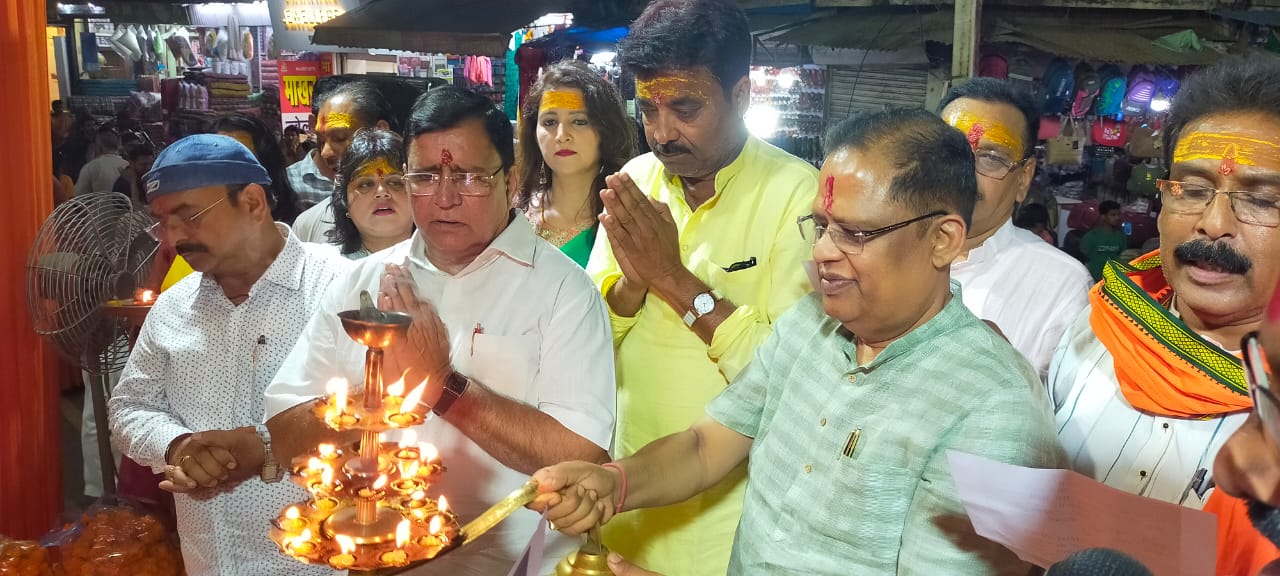 भगवान परशुराम जयंती पर महाआरती में शामिल हुए पूर्व मंत्री अमर अग्रवाल