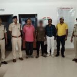 आजाद हिंद सुपरफास्ट ट्रेन से घर से भागे नाबालिग को आरपीएफ ने ढूंढकर महाराष्ट्र से आई पुलिस और परिजनों को किया सुपुर्द