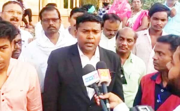 मनोज मेश्राम हत्याकांड में संलिप्त आरोपियों के गिरफ्तार करने की मांग,अम्बेडकर अनुयायी स्व मनोज मेश्राम की हत्या से समाज को हुई है अपूर्णीय क्षति – भगवानू