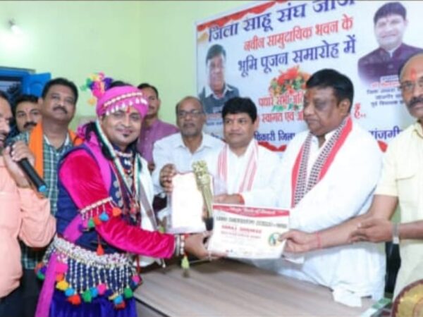 सूरज श्रीवास लक्ष्मी करियारे को मिला छत्तीसगढ़ फोक सिंगर अवार्ड 2022