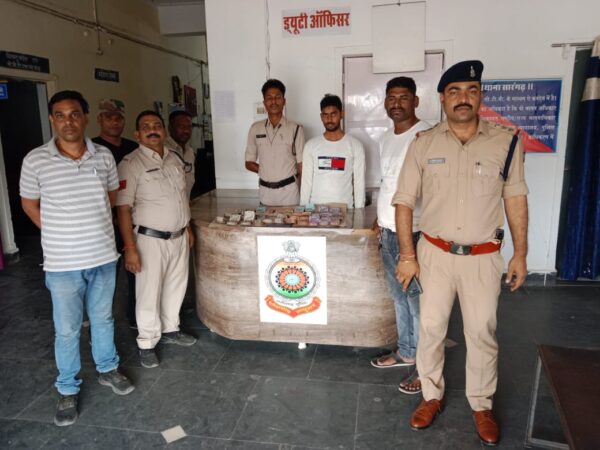 सारंगढ़ पुलिस को मिली बड़ी सफलता, एफआईआर के 3 घंटे बाद चोरी मामले में 8.23 लाख रूपये की रिकवरी….लालच में आकर शाखा का फील्ड अफिसर चोरी को दिया अंजाम और पुलिस को गुमराह करने केंवटाडीह बिलासपुर हुआ फरार…..