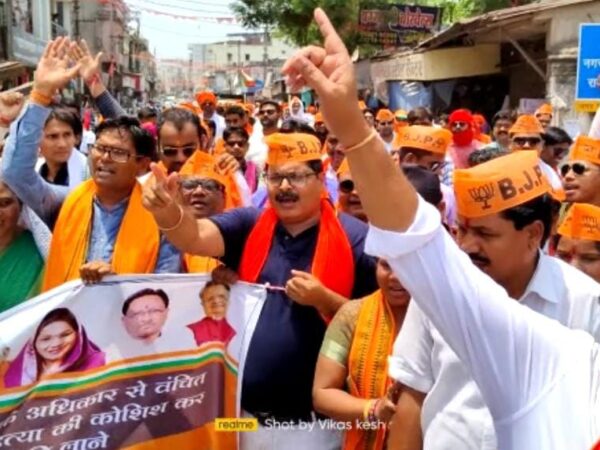 सांसद गोमती साय एवं ओपी चौधरी के नेतृत्व में हजारों भाजपा कार्यकर्ताओं ने घेरा कलेक्टर कार्यालय दी गिरफ्तारियां