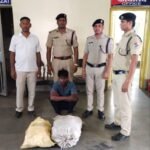 शहडोल आरपीएफ ने माल गाड़ी से कोयला चोरी करते एक व्यक्ति को रंगे हाथों गिरफ्तार किया