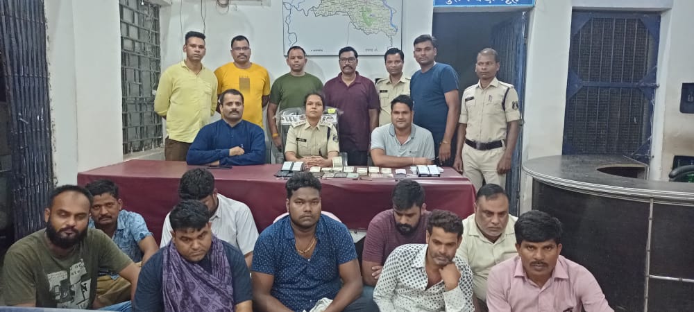 ग्राम लोधिया के नाला किनारे जुआ फड पर #खरसिया पुलिस की रेड कार्यवाही….