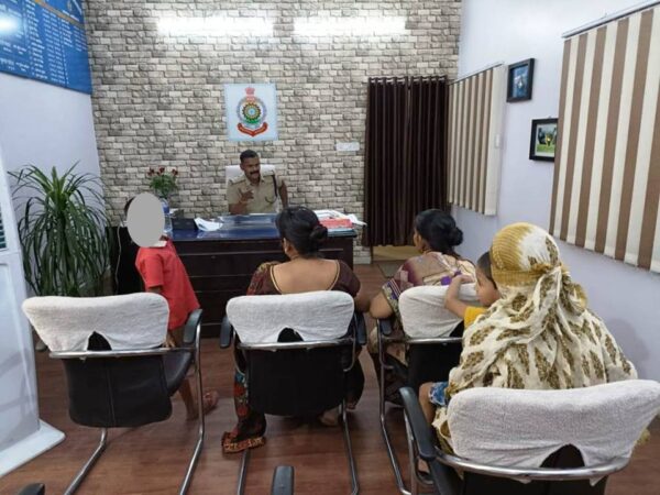 वृद्ध महिला एसपी से लगाई गुहार “बेटी को ससुराल वाले कर रहे प्रताड़ित”….