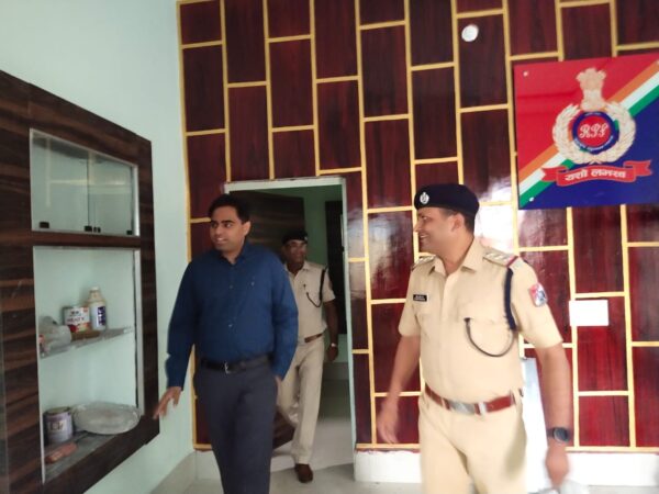 वरिष्ठ मण्डल सुरक्षा आयुक्त का बिलासपुर उसलापुर और कोरबा का ताबड़तोड़ दौरा कर रेल सुरक्षा बल को रिचार्ज किया,  कोरबा रेल्वे यार्ड और एनटीपीसी यार्ड का निरीक्षण कर चोरी पर लगाम कसने दी विशेष हिदायत, कोरबा आरपीएफ़ के नवनिर्मित पोस्ट को भी देखा