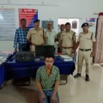 आरपीएफ़ भाटापारा ने बेमेतरा के नवागढ़ में दबिश देकर हजारों की 17 ई टिकट के साथ एक युवक को किया गिरफ्तार