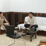 एसपी रायगढ व एसपी झारसुगुड़ा इंटर स्टेट कॉर्डिनेशन मीटिंग पर किये शांतिपूर्ण उपचुनाव कराने व अवैध मादक पदार्थो पर नकेल कसने पर चर्चा….