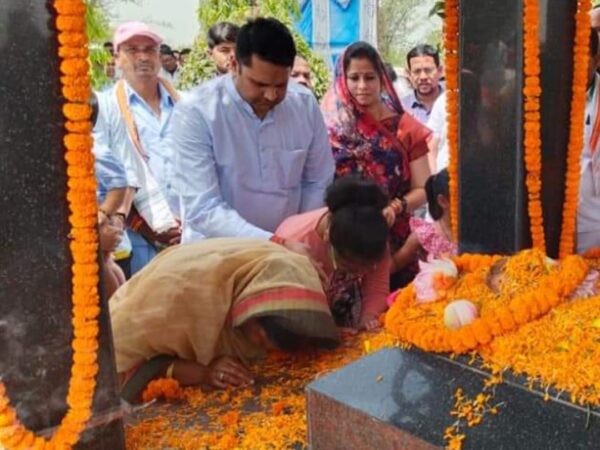 नंदेली के शांति बगिया में शहीद नंदकुमार पटेल को श्रद्धांजलि देने उमड़ा जनसैलाब