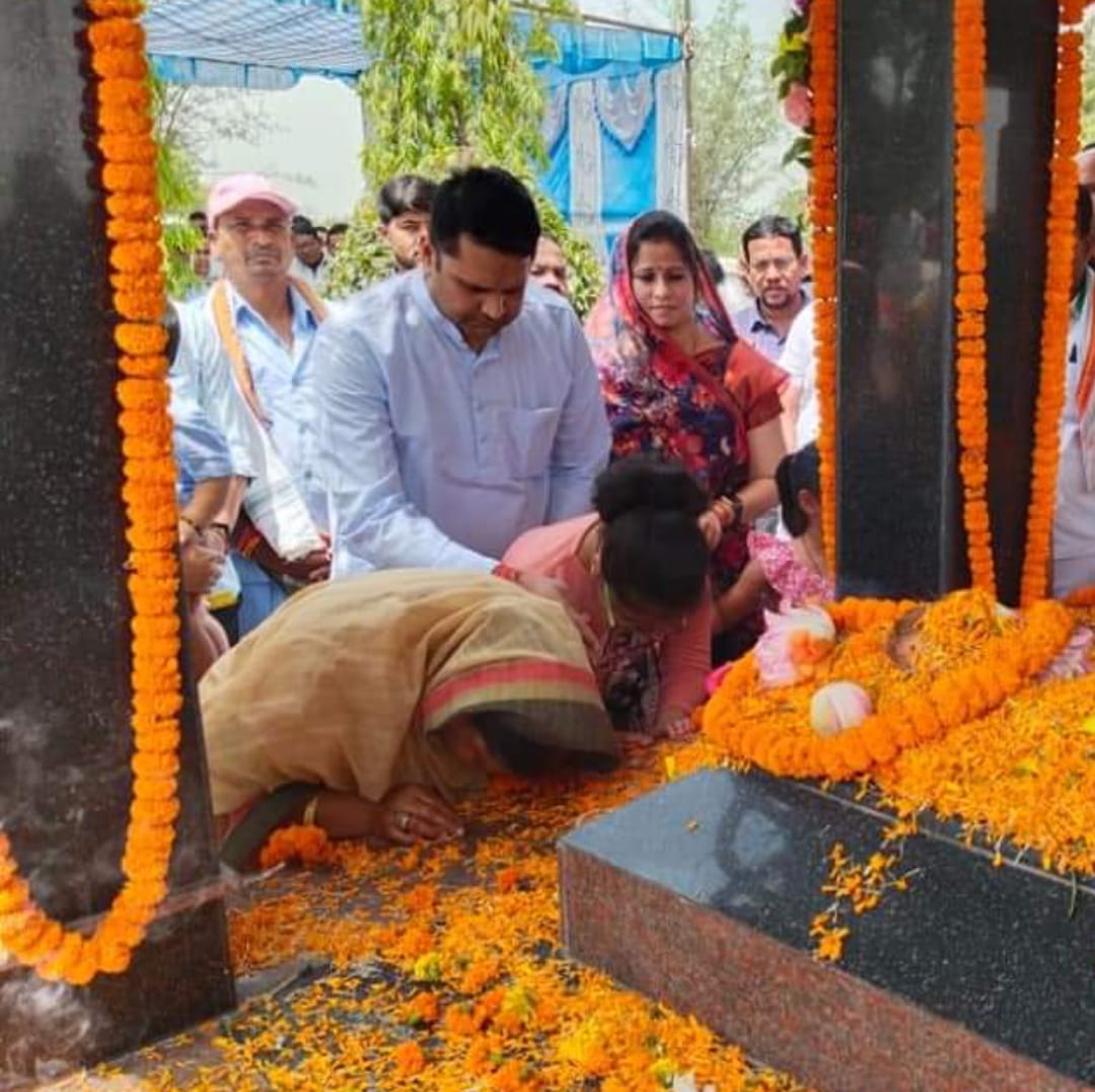 नंदेली के शांति बगिया में शहीद नंदकुमार पटेल को श्रद्धांजलि देने उमड़ा जनसैलाब