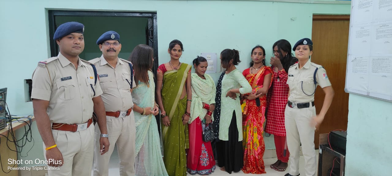 ट्रेनों में अवैध वसूली करते 6 किन्नर आरपीएफ़ बिलासपुर के हत्थे चढ़े