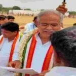 ब्रेकिंग न्यूज़- मुख्यमंत्री के दौरे के प्रथम दिन पेड़ के नीचे लगाई चौपाल महिला की शिकायत पर  सीएमओ सस्पेंड
