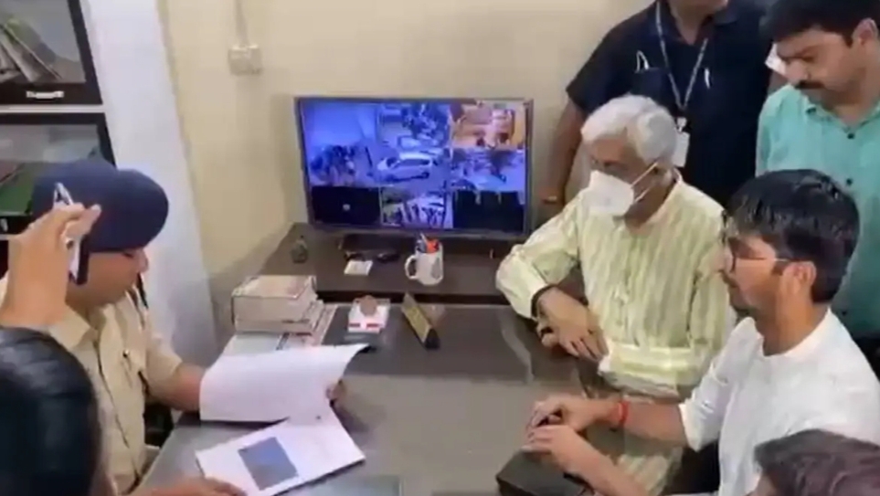 जगदलपुर पहुंचे टी एस सिंहदेव ने राहुल गांधी के खिलाफ अभद्र टिप्पणी को लेकर कपिल मिश्रा के खिलाफ एफआईआर लिखाई, कोको पाढ़ी भी उपस्थित रहे