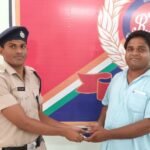 आरपीएफ बिलासपुर ने यात्री का खोया मोबाइल लौटाया