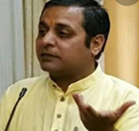 उनकी आदत हो गयी है अपमान करने की और मेरी आदत हो गयी है अपमान सहन करने की