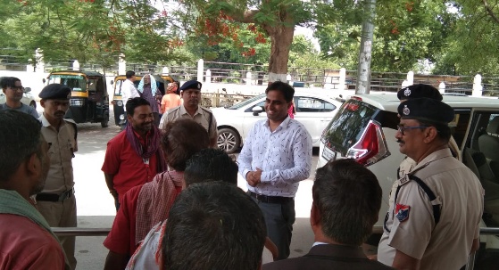 वरिष्ठ मंडल सुरक्षा आयुक्त बिलासपुर ऋषि कुमार शुक्ला ने बिलासपुर एवं उसलापुर स्टेशन का किया औचक निरीक्षण
