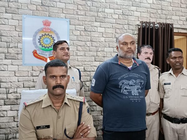 कोतवाली पुलिस ने  चिटफंड कम्पनी प्रतिष्ठा इंफ्राकाम के  डायरेक्टर संजीव गुहा को गिरफ्तार किया