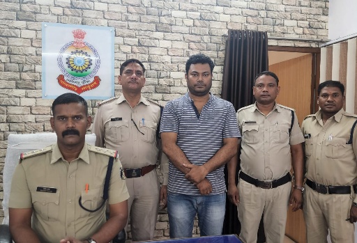 प्रतिष्ठा इंफ्राकाम चिटफंड कम्पनी का एक और डायरेक्टर अमित सरकार को जांजगीर जेल से प्रोडक्शन वारंट पर लाया गया रायगढ़….
