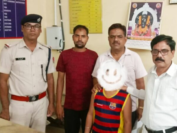 दीदी से झगड़ा कर हावड़ा से भागा नाबालिग रायपुर पहुँचा रेसुब बल ने परिजनों से मिलवाने चाईल्ड लाइन को सुपुर्द किया