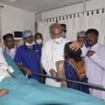 राहुल को देखने मुख्यमंत्री अपोलो पहुंचे, भावुक माँ ने रोते हुए मुख्यमंत्री के पैर छूकर कहा आप मेरे भगवान हो राहुल की पढ़ाई का खर्च छत्तीसगढ़ शासन करेगी