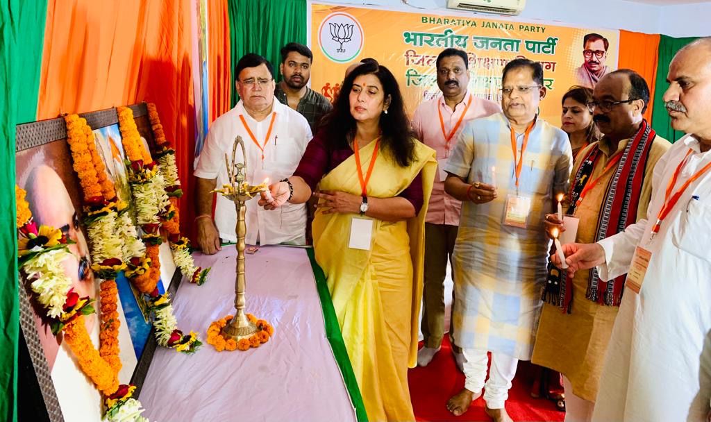 भाजपा का 3 दिवसीय प्रशिक्षण वर्ग का शुभारंभ,प्रधानमंत्री नरेन्द्र मोदी की आत्मनिर्भर भारत की घोषणा आज देश की आकांक्षाओं के उद्गार बना -सरोज पांडेय