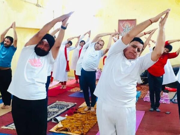 भाजपा जिलाध्यक्ष रामदेव कुमावत ने योगाभ्यास किया