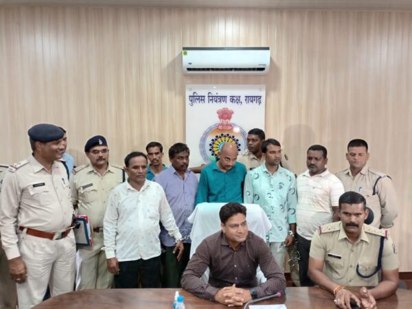 रायगढ़ पुलिस ने किया डाक सेवक भर्ती में फर्जीवाड़े का खुलासा  फर्जी अंकसूची के जरिए नौकरी लगवाने वाले गिरोह का सरगना समेत 7 आरोपी गिरफ्तार…..