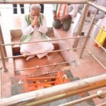 मुख्यमंत्री भूपेश बघेल ने कुनकुरी हनुमान टेकरी में पूजा-अर्चना कर प्रदेशवासियों की खुशहाली की प्रार्थना की मंदिर परिसर में पीपल का पौधा भी लगाया