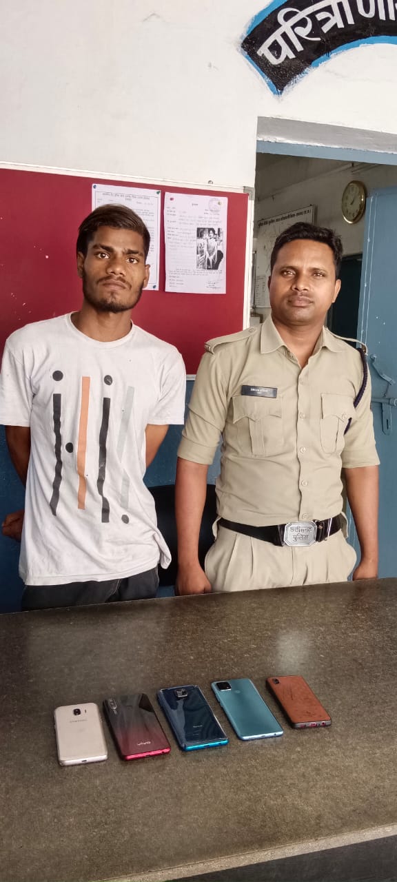 ट्रकों से मोबाइल चोरी करने वाला शातिर चोर गिरफ्तार…..