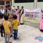 आजादी के 75वें अमृत महोत्सव के उपलक्ष्य में रेसुब पहुँचा स्कूल के बच्चों के बीच दी उत्साह वर्धक जानकारी बच्चों को चाकलेट देकर किया खुश