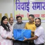 उपलब्धिपूर्ण कार्यकाल का स्मरण कर संयुक्त कलेक्टर डाॅ. स्निग्धा तिवारी एवं डिप्टी कलेक्टर सुश्री पूजा बंसल को दी गई विदाई