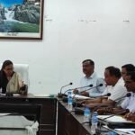 कलेक्टर ने शाला प्रवेशोत्सव के संबंध में शिक्षा विभाग की ली बैठक