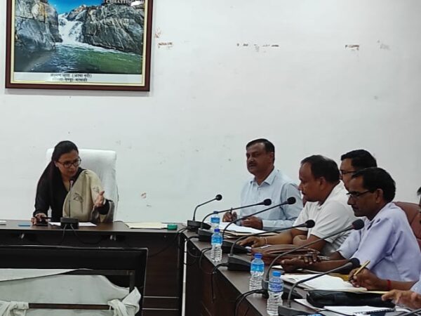 कलेक्टर ने शाला प्रवेशोत्सव के संबंध में शिक्षा विभाग की ली बैठक