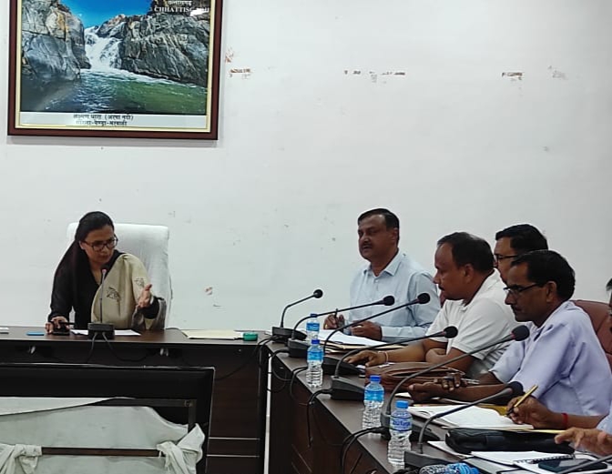 कलेक्टर ने शाला प्रवेशोत्सव के संबंध में शिक्षा विभाग की ली बैठक