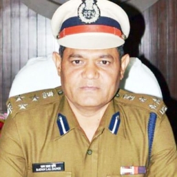 हमसफर ट्रेन में सफर कर रहे पापा से संपर्क नही होने से घबराई बच्ची ने आईजी डांगी से मदद मांगी…