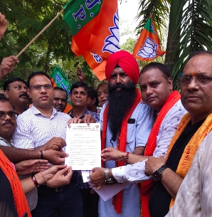 भाजपा पश्चिम मंडल ने बिजली की समस्याओं को लेकर घेराव कर 8 सूत्रीय ज्ञापन सौंपा