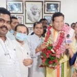 प्रदेश अध्यक्ष मोहन मरकाम के 3 साल सफल कार्यकाल पर बधाई देने पहुंचे प्रदेश महामंत्री अर्जुन तिवारी और श्याम कश्यप