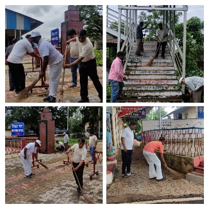 रेसुब नागभीड़ ने झाड़ू लगाकर किया साफ सफाई अभियान का आगाज लोकल ट्रेन के पहुँचने पर यत्रियो को मिलाया शुद्व जल