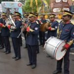 आजादी के 75 वें अमृत महोत्सव  आरपीएफ बैंड ने फाफाडीह चौक रायपुर में देशभक्ति गीत की प्रस्तुति दे लोगों के बीच देशभक्ति की भावना जागृत की