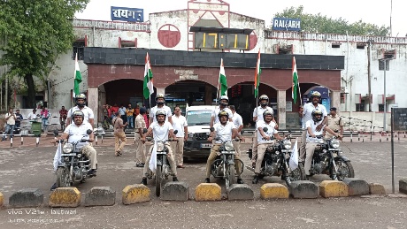 रेल्वे अमृत महोत्सव के उपलक्ष्य में …….भारत माता के जय घोष के साथ रेसुब रायगढ ने निकाली बाइक रैली