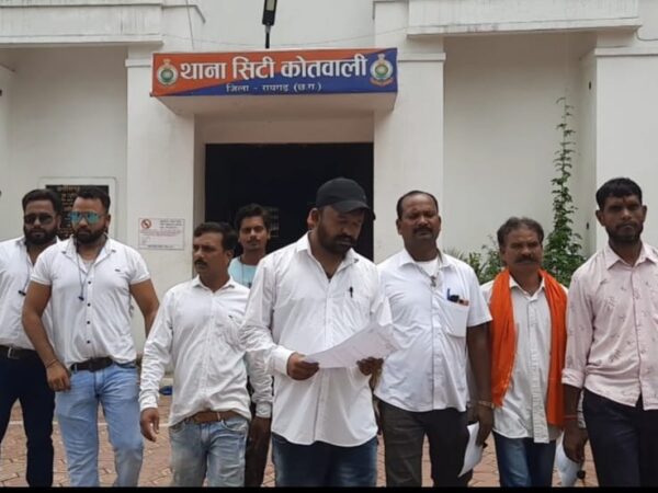 “काली” के पोस्टर पर भड़की शिव सेनानिर्माता लीना मणिमेकलई के खिलाफ कराई कोतवाली में एफआईआर