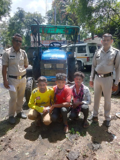 जप्त शुदा ट्रेक्टर ट्रॉली रेत लोड सहित को चोरी करने वाले आरोपी चढ़े दीपका पुलिस के हत्थे लगा