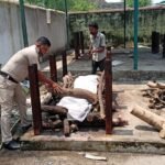 खाखी की संवेदना : बीमार महिला की मौत के बाद पुलिसकर्मी कराये अंतिम संस्कार….