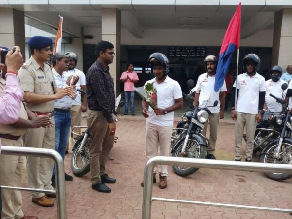 आजादी के 75 वर्ष पूर्ण होने के उपलक्ष्य में … आरपीएफ की बुलेट रैली पहुँची गोंदिया स्टेशन, वरिष्ठ सहायक मंडल अभियंता सहित मुख्य स्टेशन प्रबंधक व गोंदिया आरपीएफ ने किया भव्य स्वागत