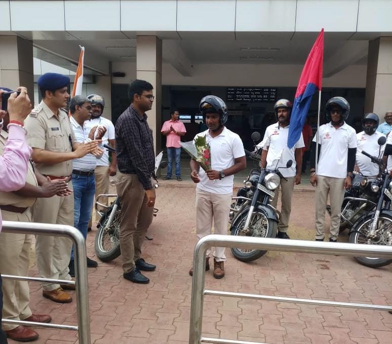 आजादी के 75 वर्ष पूर्ण होने के उपलक्ष्य में … आरपीएफ की बुलेट रैली पहुँची गोंदिया स्टेशन, वरिष्ठ सहायक मंडल अभियंता सहित मुख्य स्टेशन प्रबंधक व गोंदिया आरपीएफ ने किया भव्य स्वागत